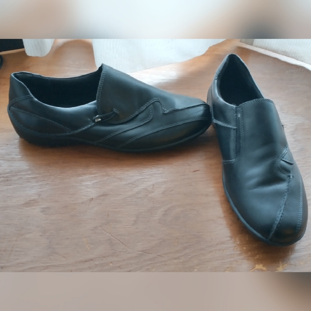 Walking Cradles Size 8WW Leather Cassie Black Slip On Shoes